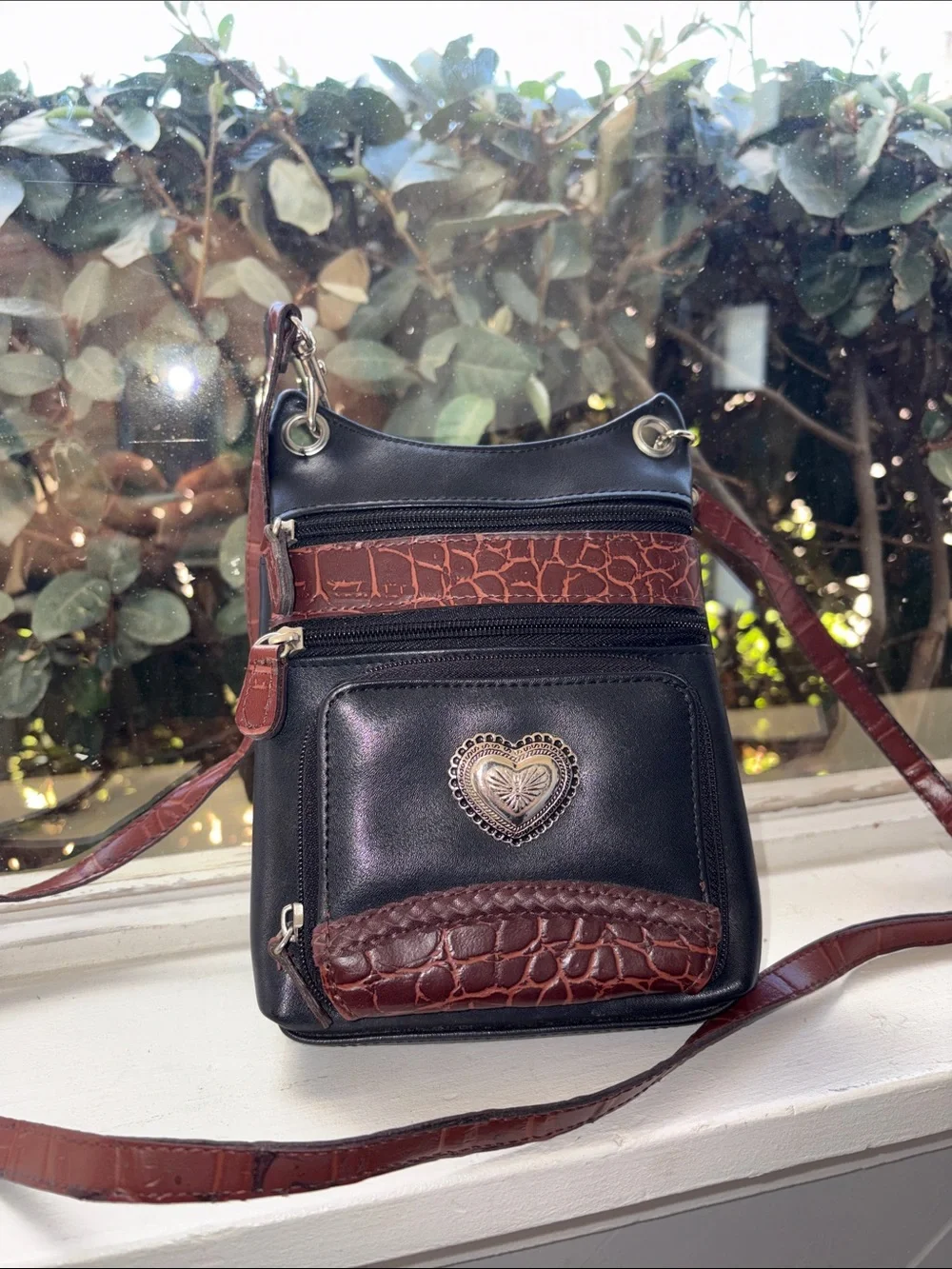 Black & Brown Heart Accent Crossbody Bag – Unbranded